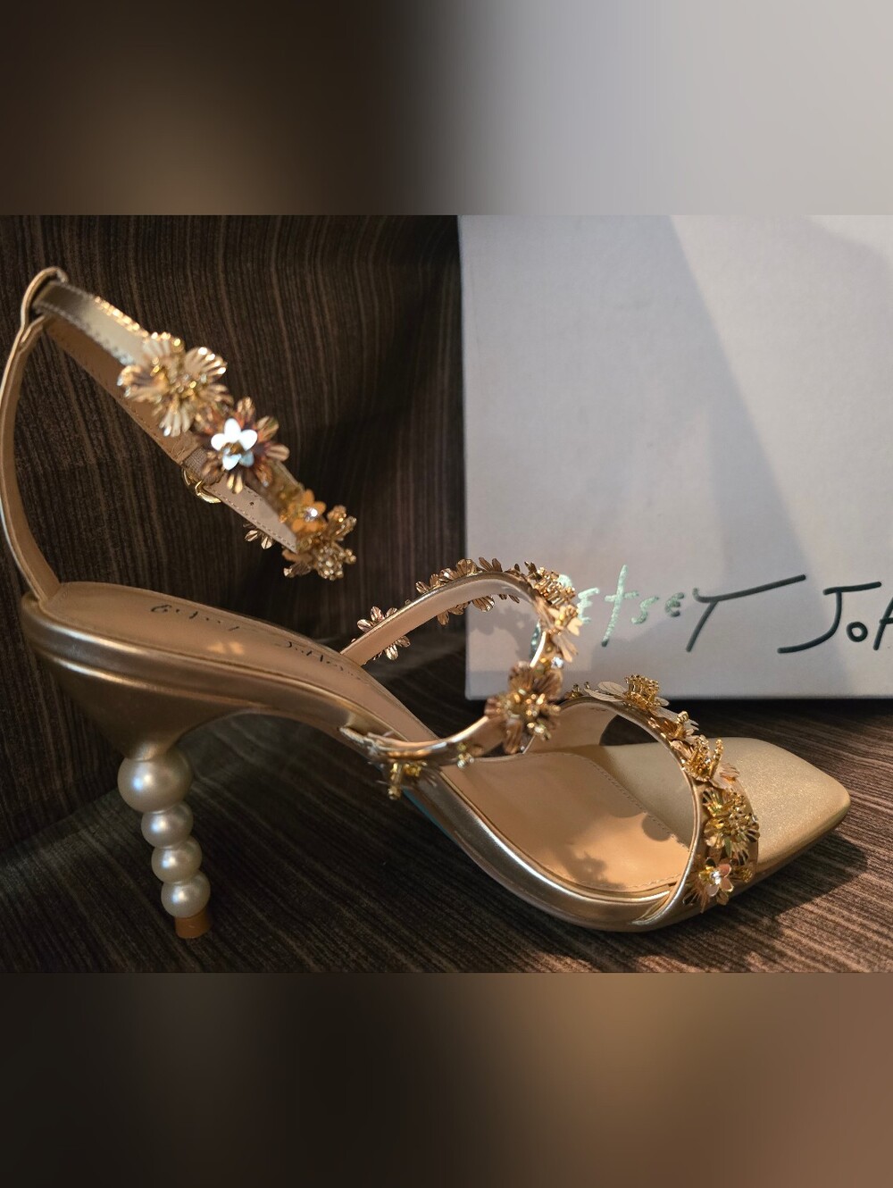NWT Betsey Johnson Lorra Flower Sequin Sandals Light Gold 4" Heels Size 10 - Picture 5 of 8